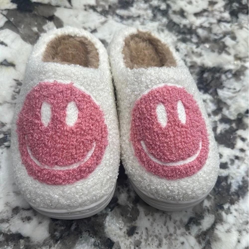 Smiley Face Slippers Toddler 9.5-10 White Pink Fuzzy Slides NEW